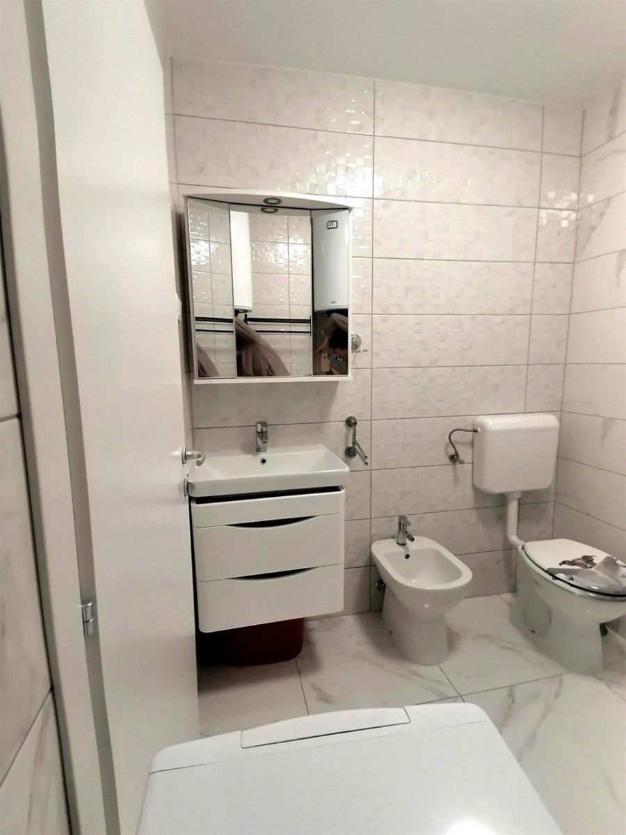 Dvosobno stanovanje s teraso, novogradnja, blizu Poreča