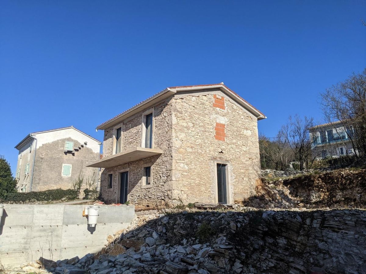 Labin, kamnita hiša s pogledom na morje in bazenom