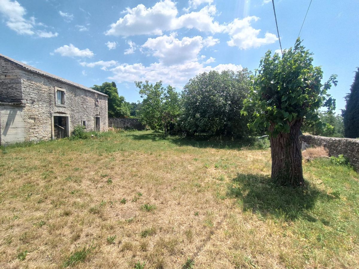 Dve kamniti hiši na mirni lokaciji, blizu Svetvinčenta