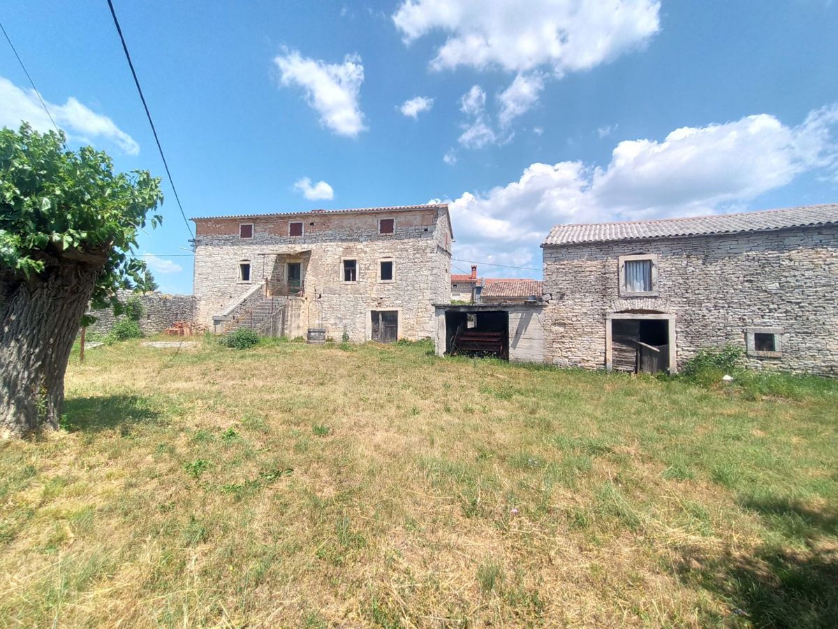 Dve kamniti hiši na mirni lokaciji, blizu Svetvinčenta
