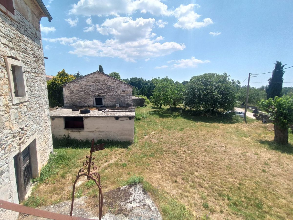 Dve kamniti hiši na mirni lokaciji, blizu Svetvinčenta