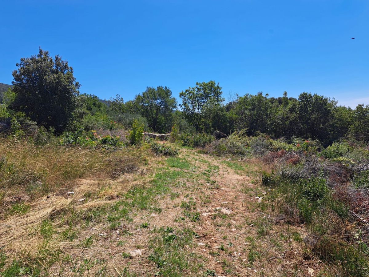 Labin, Gradbeno zemljišče 1200 m2 s pogledom na morje.