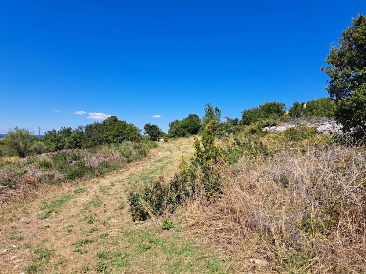 Labin, Gradbeno zemljišče 1200 m2 s pogledom na morje.