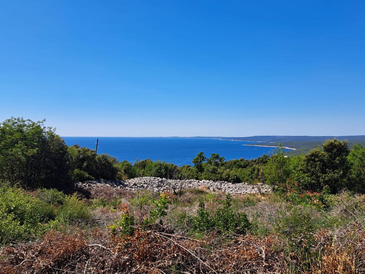 Labin, Gradbeno zemljišče 1200 m2 s pogledom na morje.