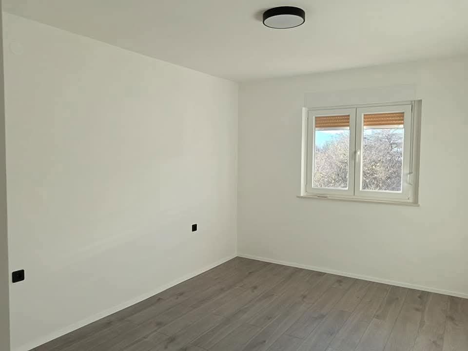 Prenovljeno stanovanje, 56 m2, blizu centra Labina
