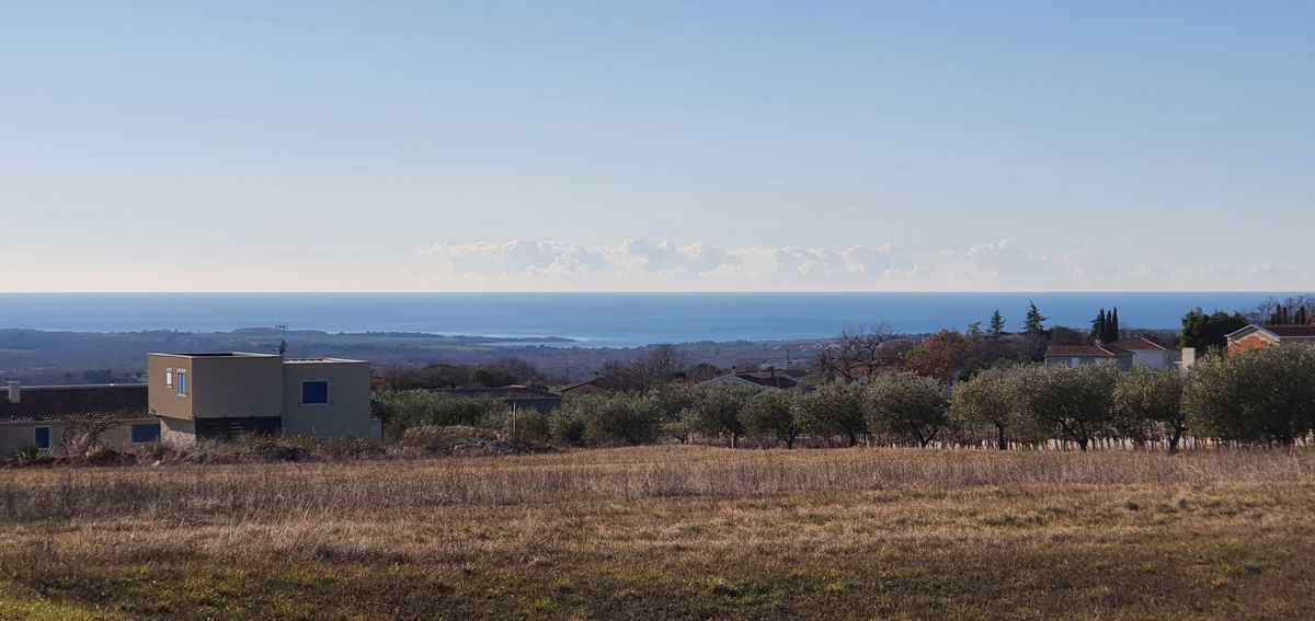 Zemljišče s pogledom na morje in gradbenim dovoljenjem za gradnjo vile