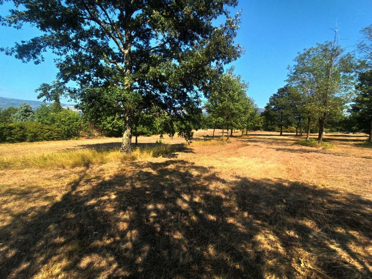 Kršan, zazidljivo zemljišče 1500 m²