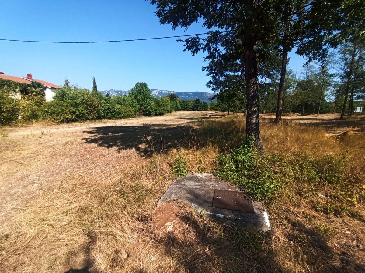 Kršan, zazidljivo zemljišče 1500 m²