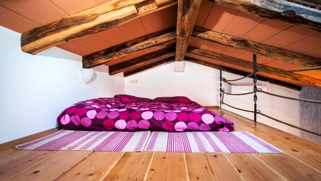 Čudovita kamnita vila z bazenom, v bližini Bala