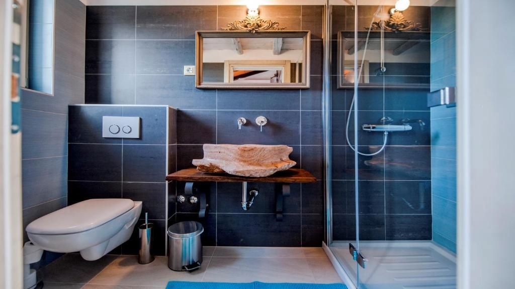 Čudovita kamnita vila z bazenom, v bližini Bala