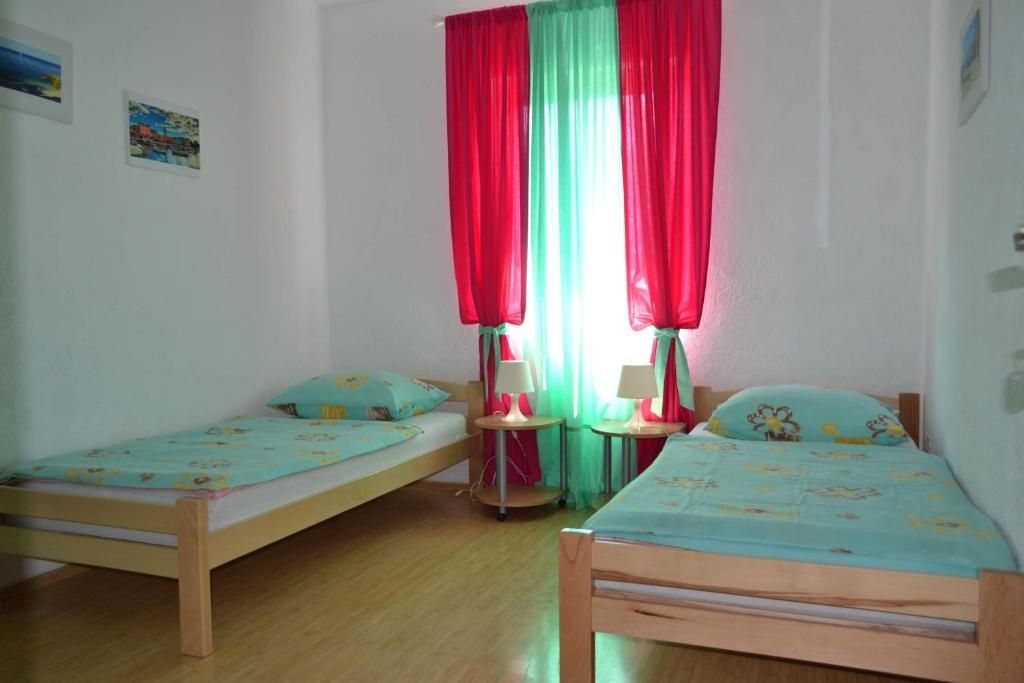 Apartmajska hiša s štirimi enotami, širše območje Fažane