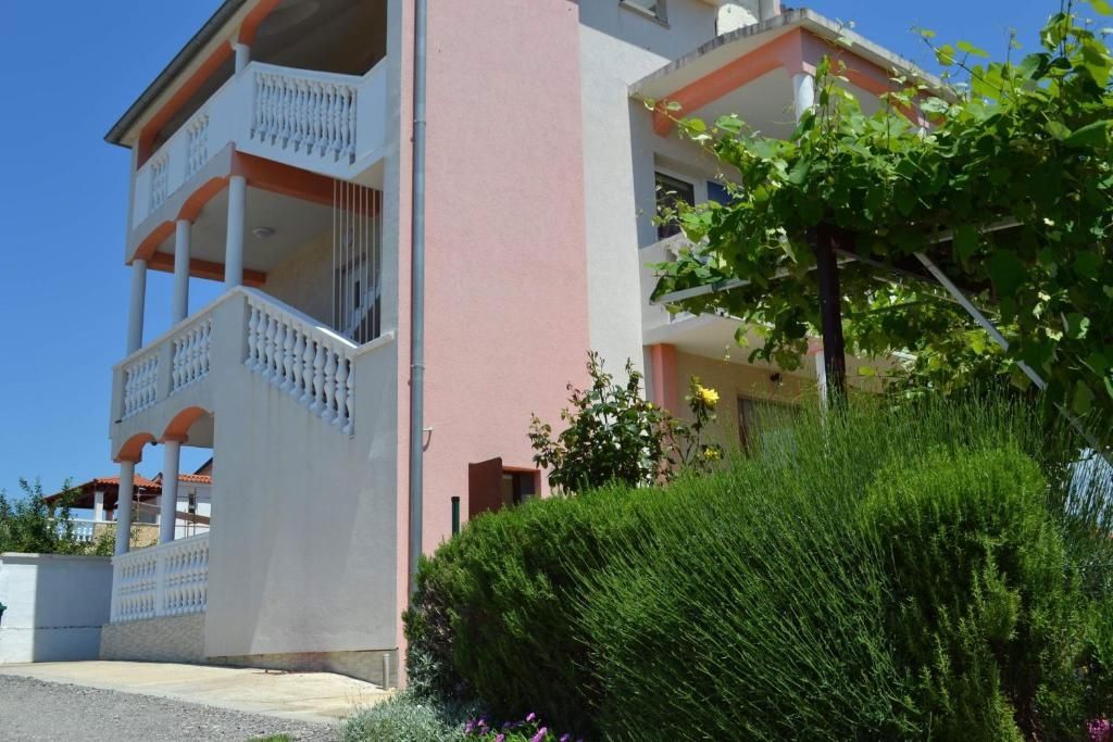 Apartmajska hiša s štirimi enotami, širše območje Fažane