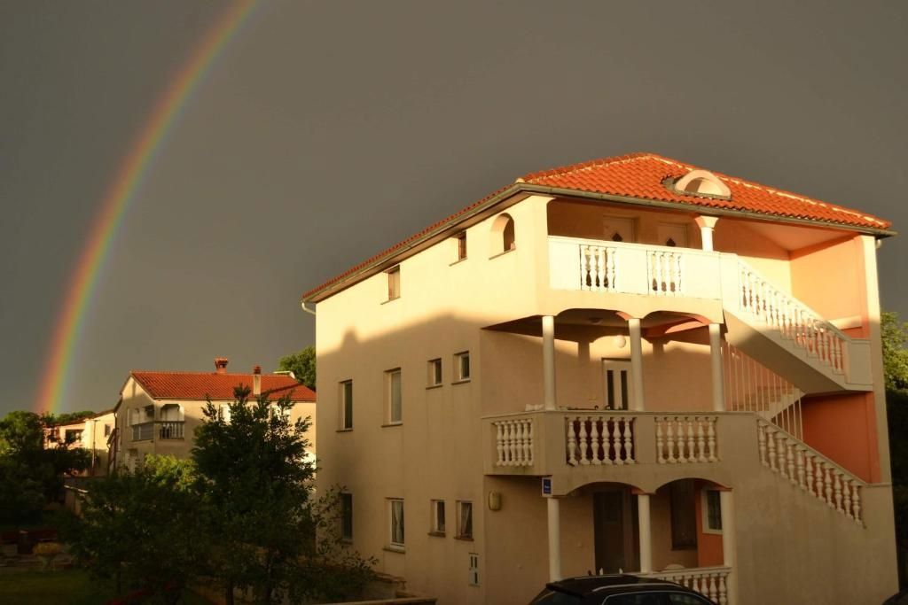 Apartmajska hiša s štirimi enotami, širše območje Fažane