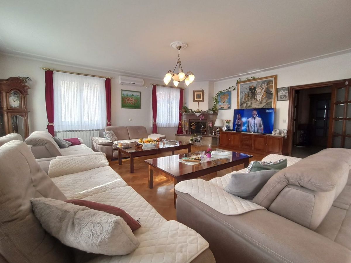 Hiša Rovinj, 998m2