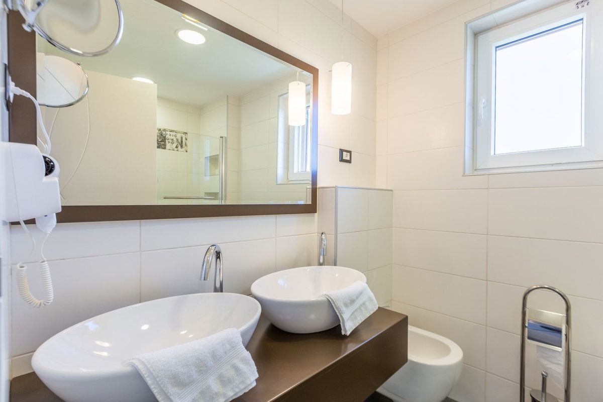 Moderna vila z bazenom, Šišan