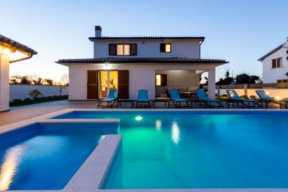 Moderna vila z bazenom, Šišan