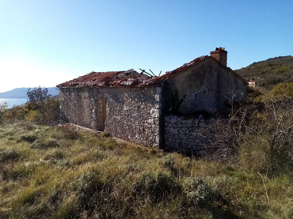 Istra, Labin, naselje z 10 hišami in pogledom na morje.