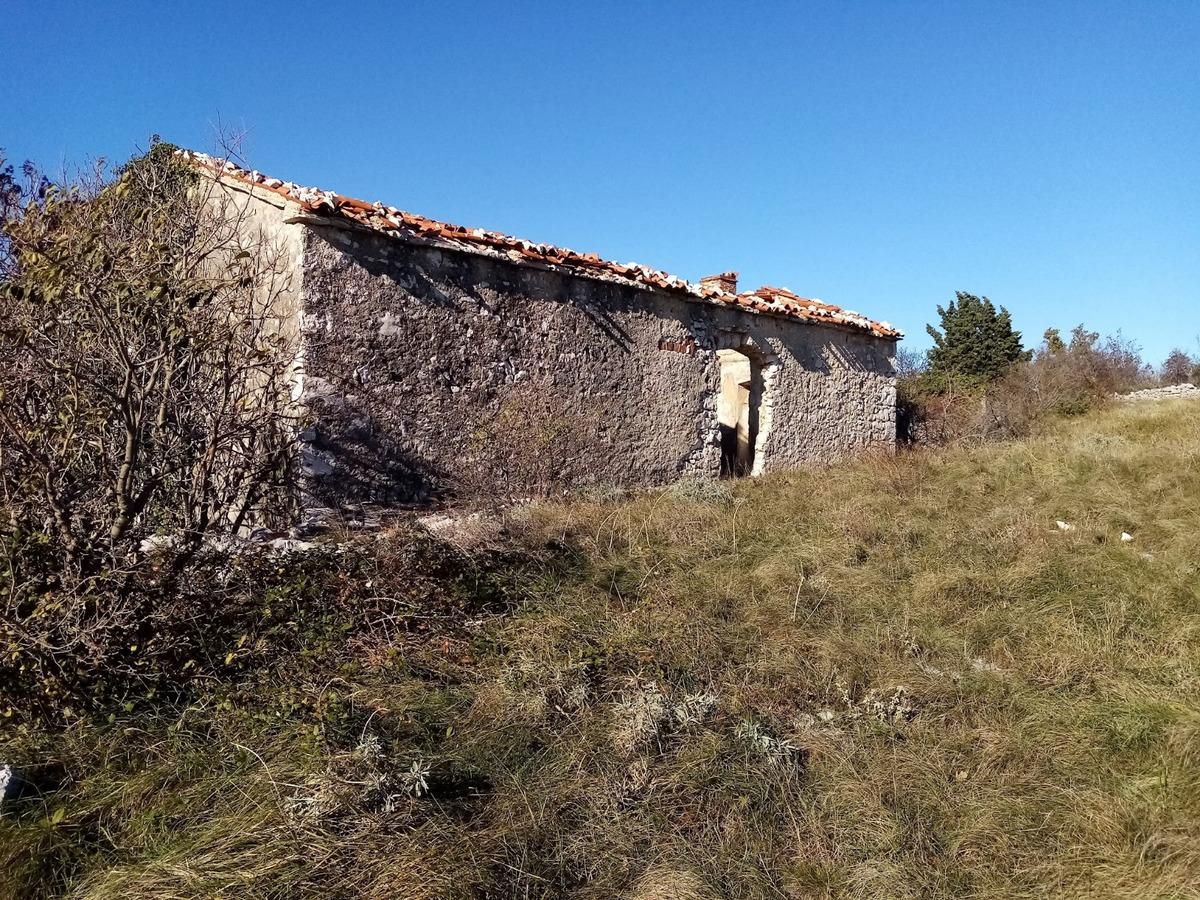 Istra, Labin, naselje z 10 hišami in pogledom na morje.