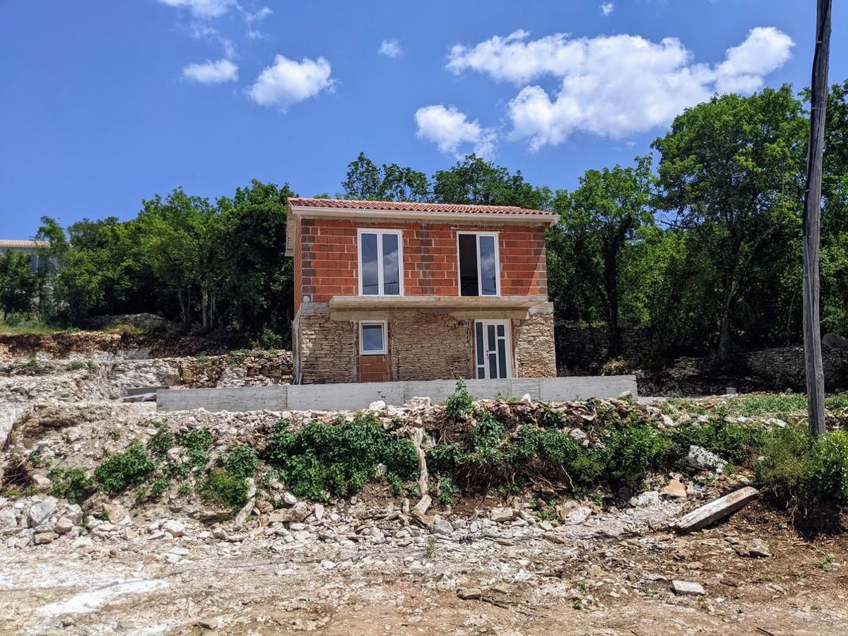 Labin, prenovljena kamnita hiša, s pogledom na morje