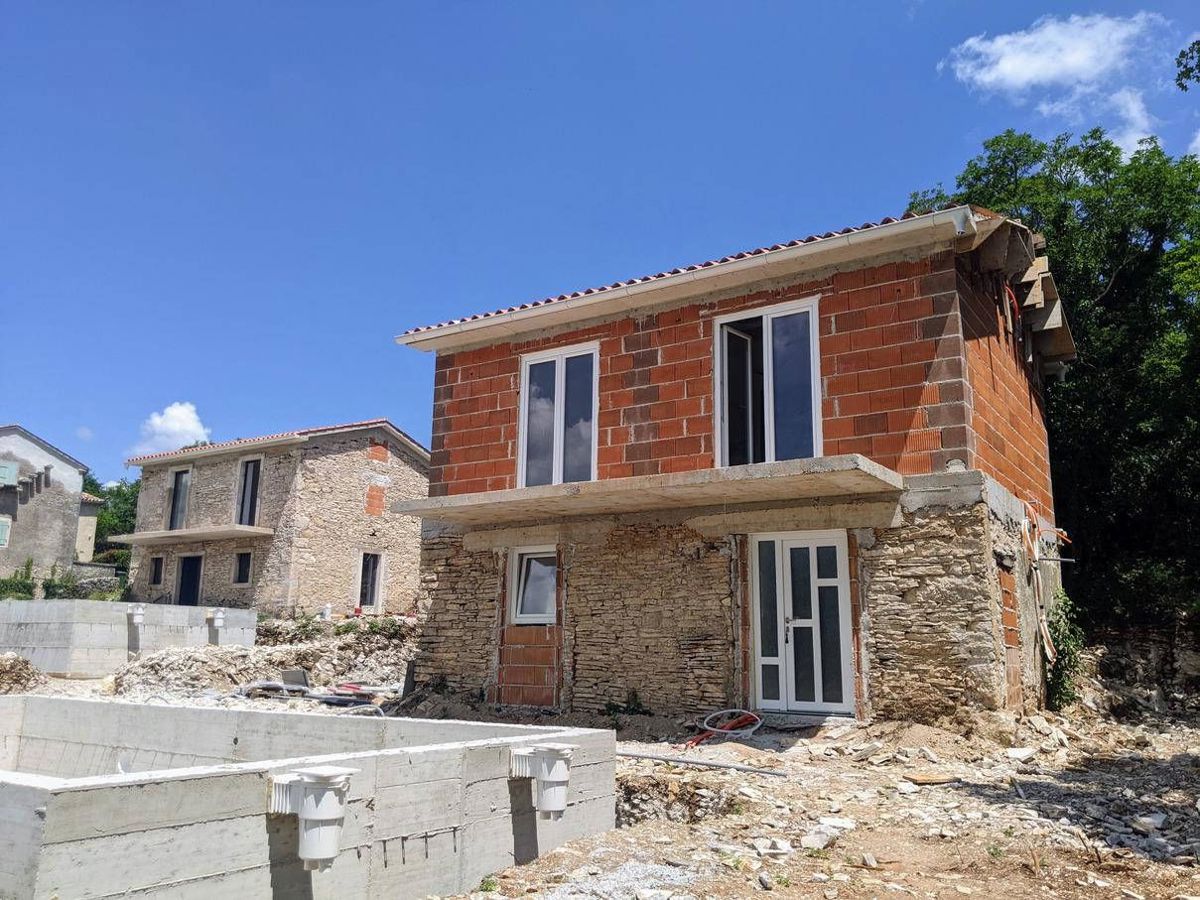 Labin, prenovljena kamnita hiša, s pogledom na morje