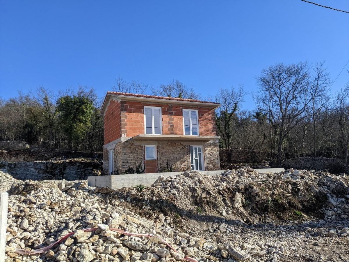 Labin, prenovljena kamnita hiša, s pogledom na morje