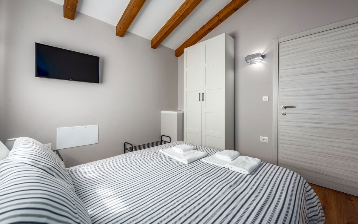 Čudovita vila z neskončnim bazenom, blizu Pazina