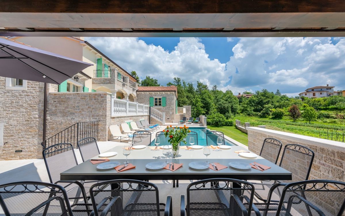 Čudovita vila z neskončnim bazenom, blizu Pazina