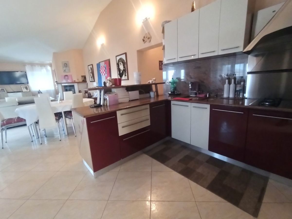 Stanovanje Novigrad, 160m2