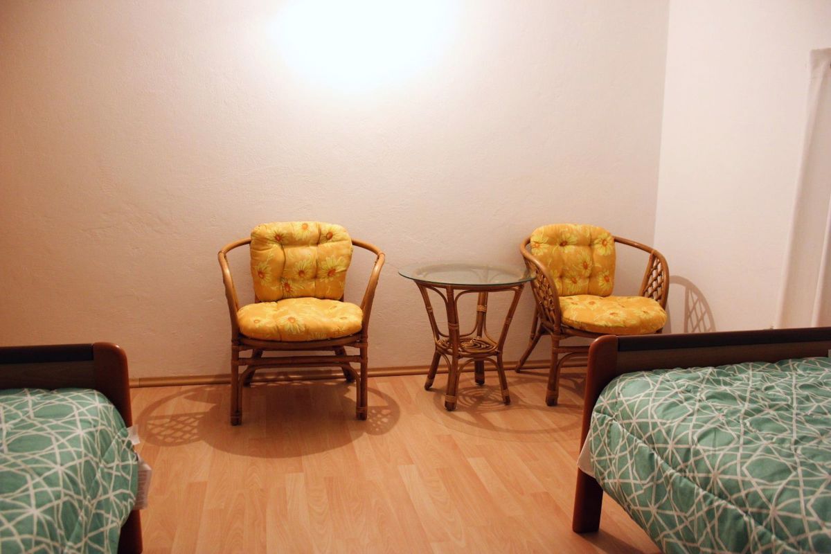 Apartmajska hiša s prostornim vrtom, blizu Pule