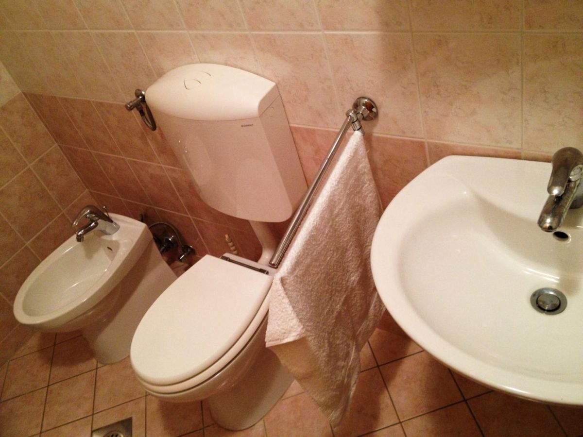 Apartmajska hiša s prostornim vrtom, blizu Pule