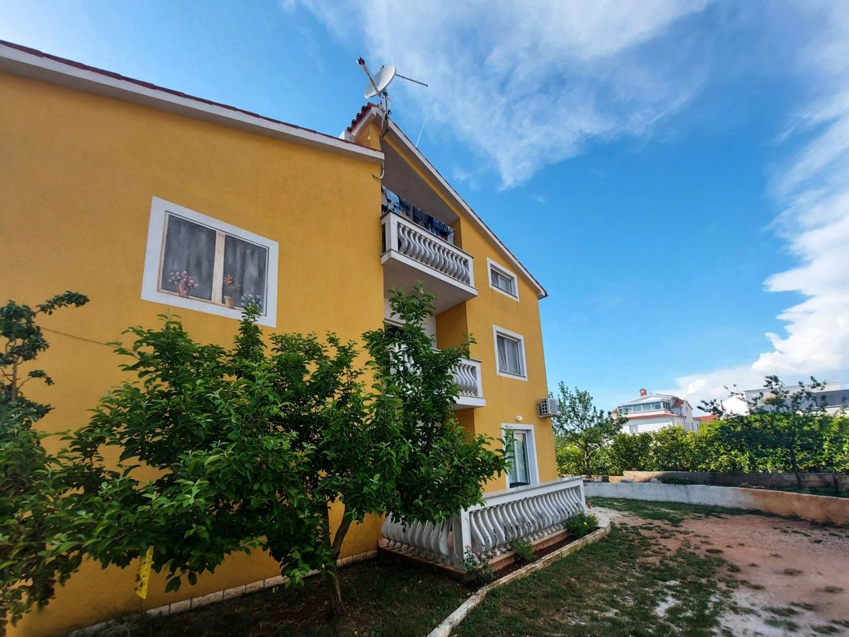 Apartmajska hiša s prostornim vrtom, blizu Pule
