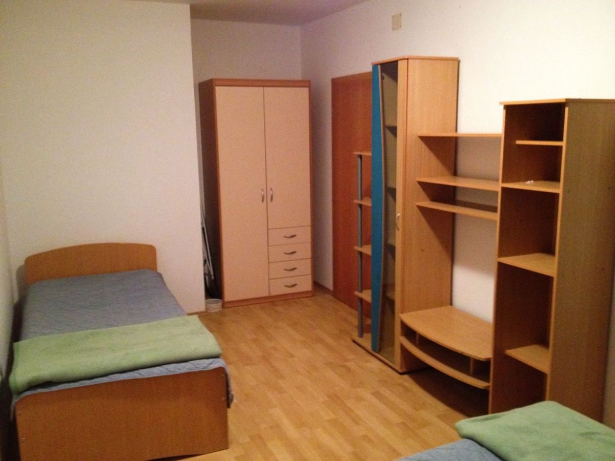 Apartmajska hiša s prostornim vrtom, blizu Pule