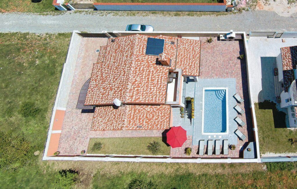 Počitniška vila z bazenom na mirni lokaciji, širše območje Ližnjana