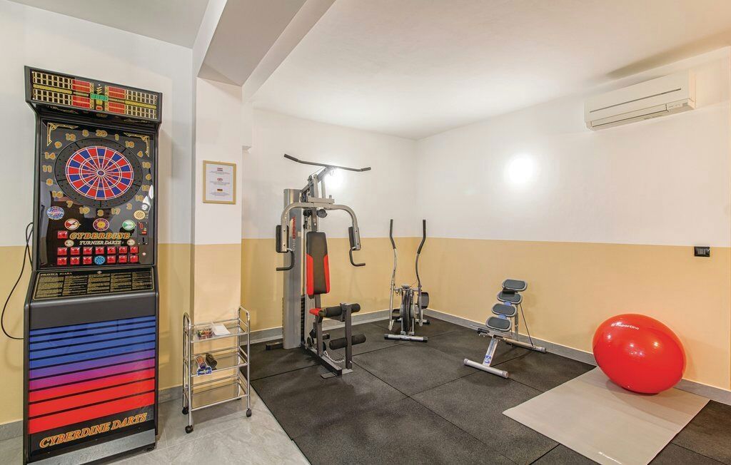 Počitniška vila z bazenom na mirni lokaciji, širše območje Ližnjana