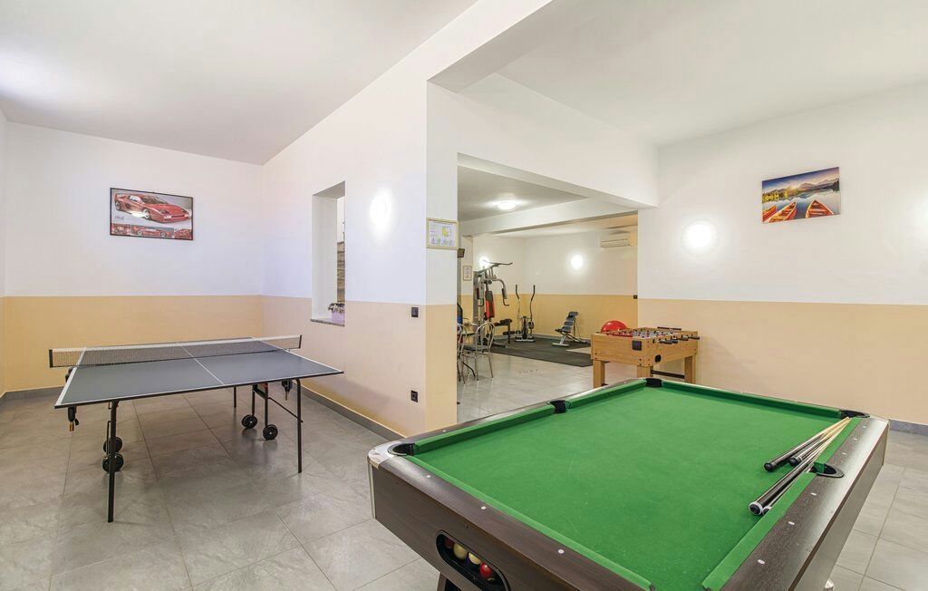 Počitniška vila z bazenom na mirni lokaciji, širše območje Ližnjana
