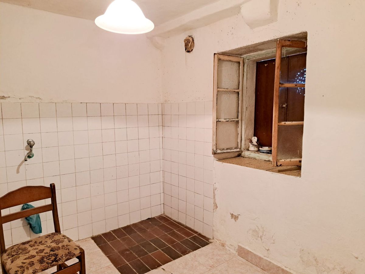 Vrstna hiša za adaptacijo v starem mestnem jedru Gračišća