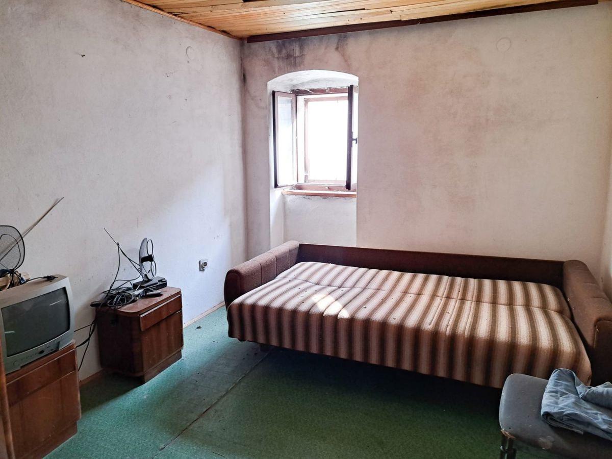 Vrstna hiša za adaptacijo v starem mestnem jedru Gračišća
