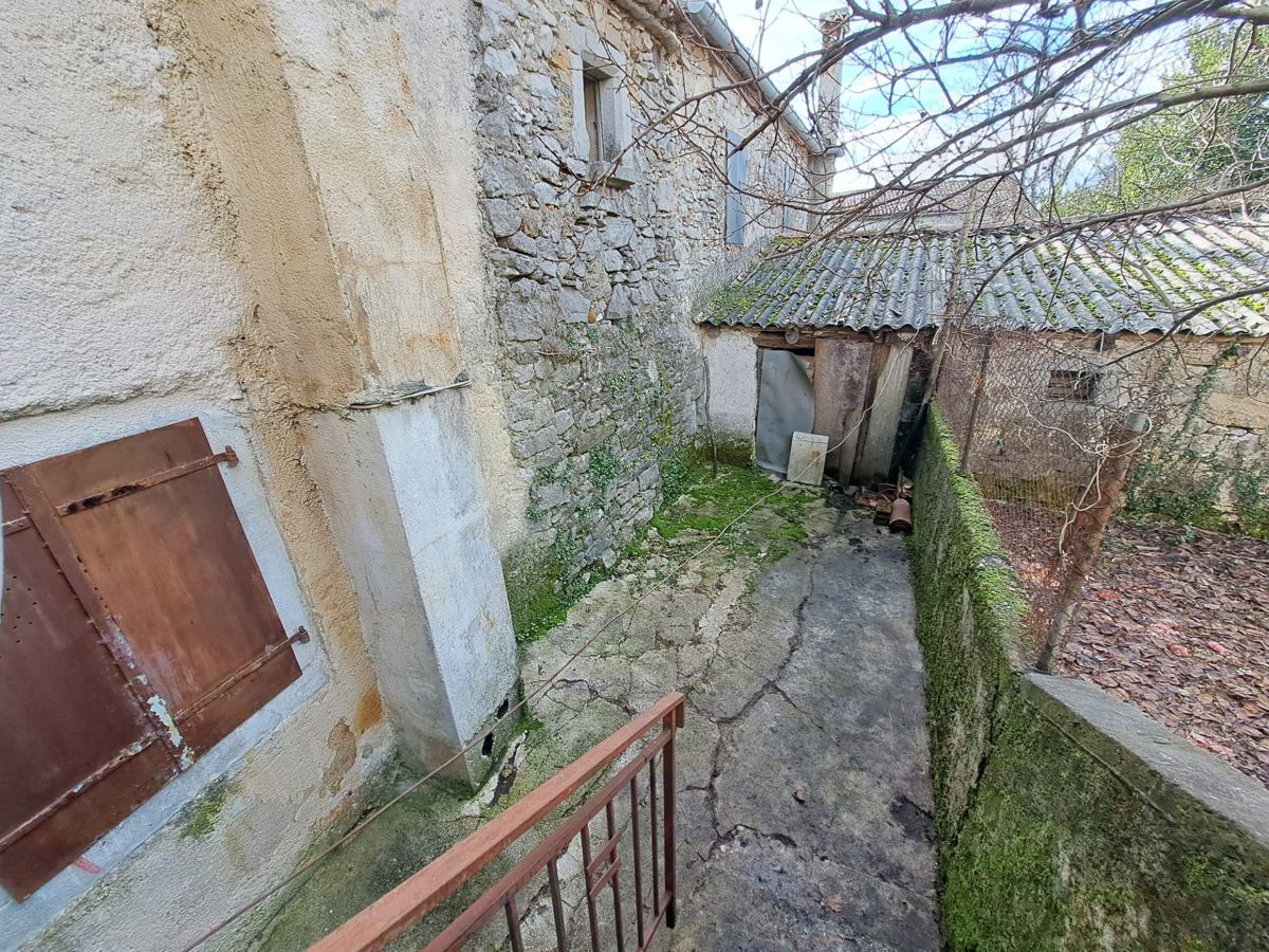 Vrstna hiša za adaptacijo v starem mestnem jedru Gračišća