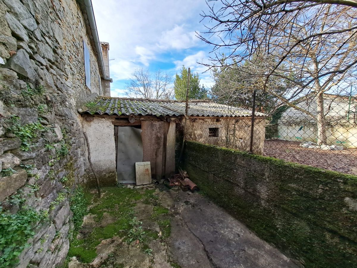 Vrstna hiša za adaptacijo v starem mestnem jedru Gračišća