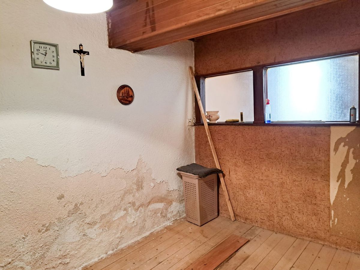 Vrstna hiša za adaptacijo v starem mestnem jedru Gračišća
