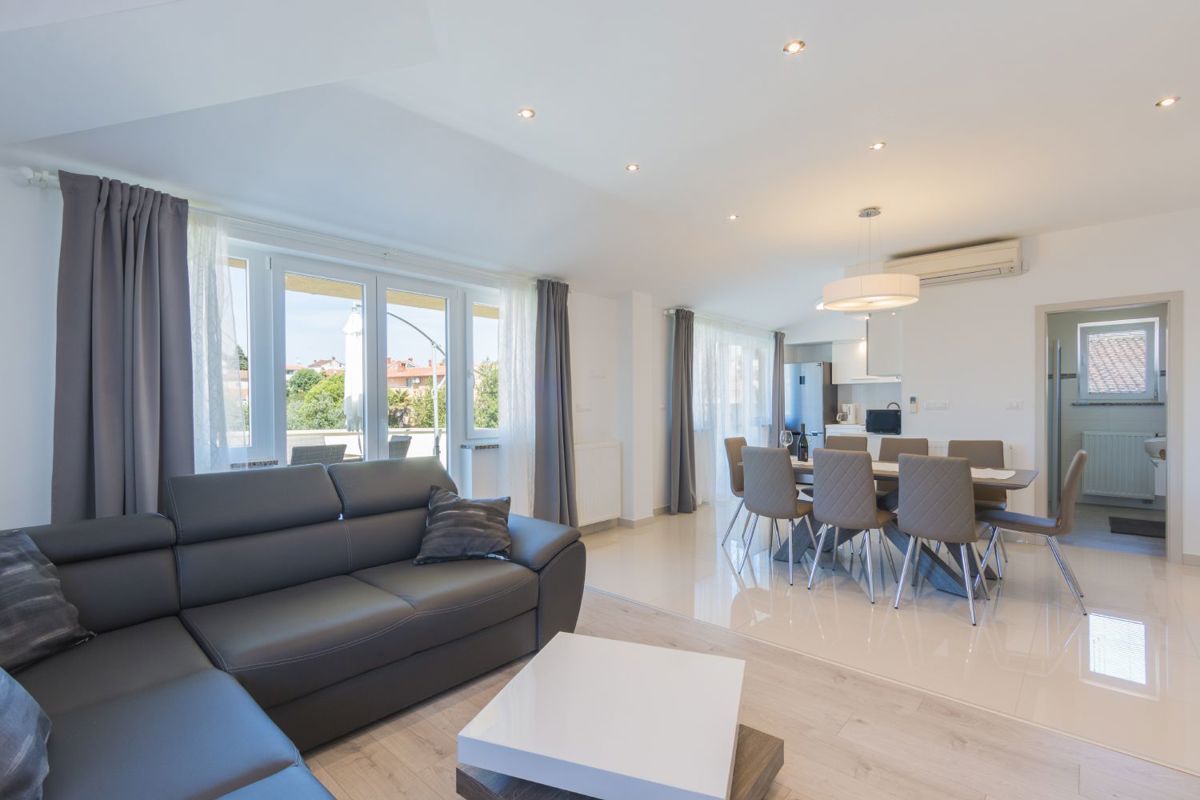 Moderen dvosobni penthouse 500m od morja, Medulin