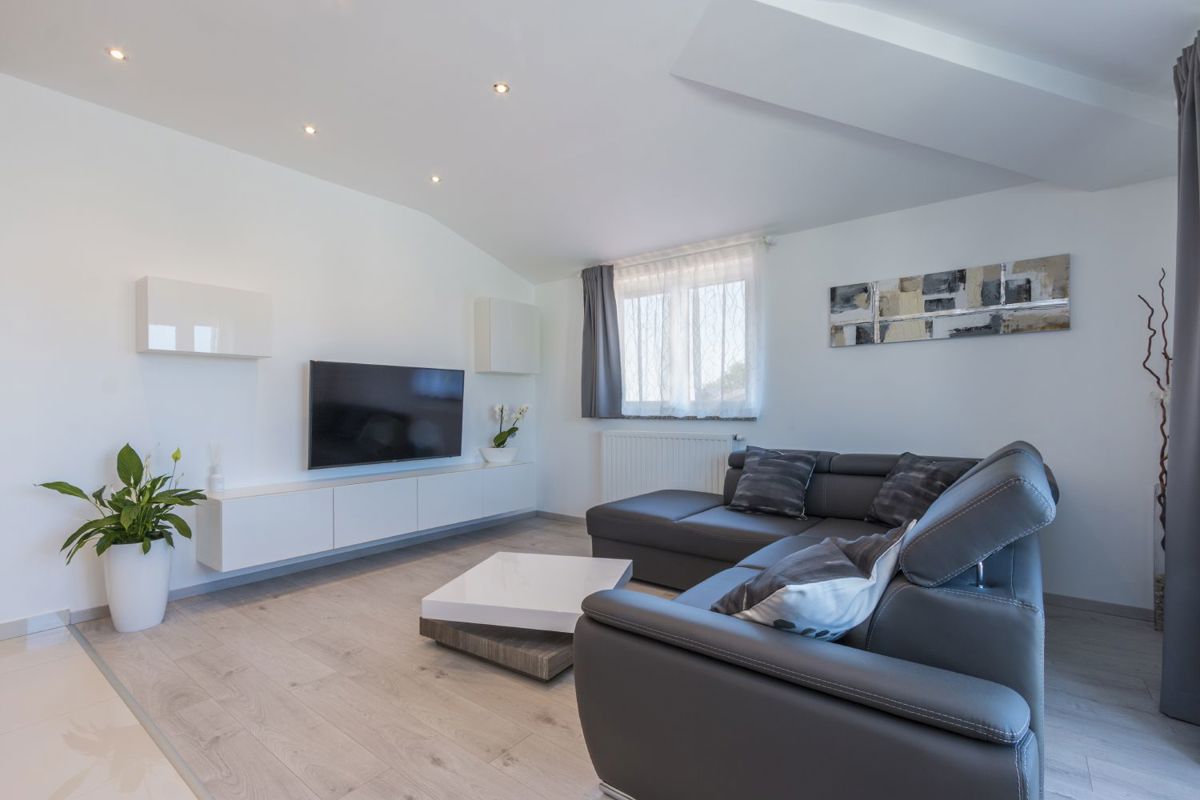 Moderen dvosobni penthouse 500m od morja, Medulin