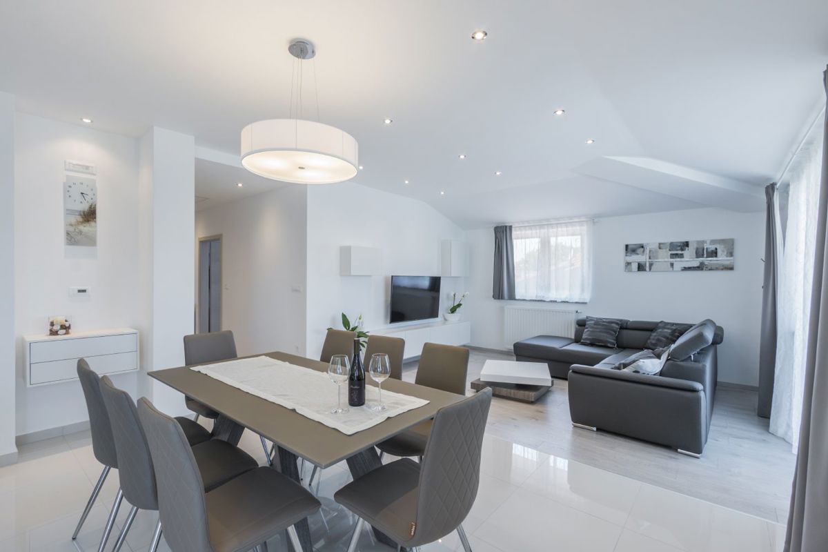 Moderen dvosobni penthouse 500m od morja, Medulin