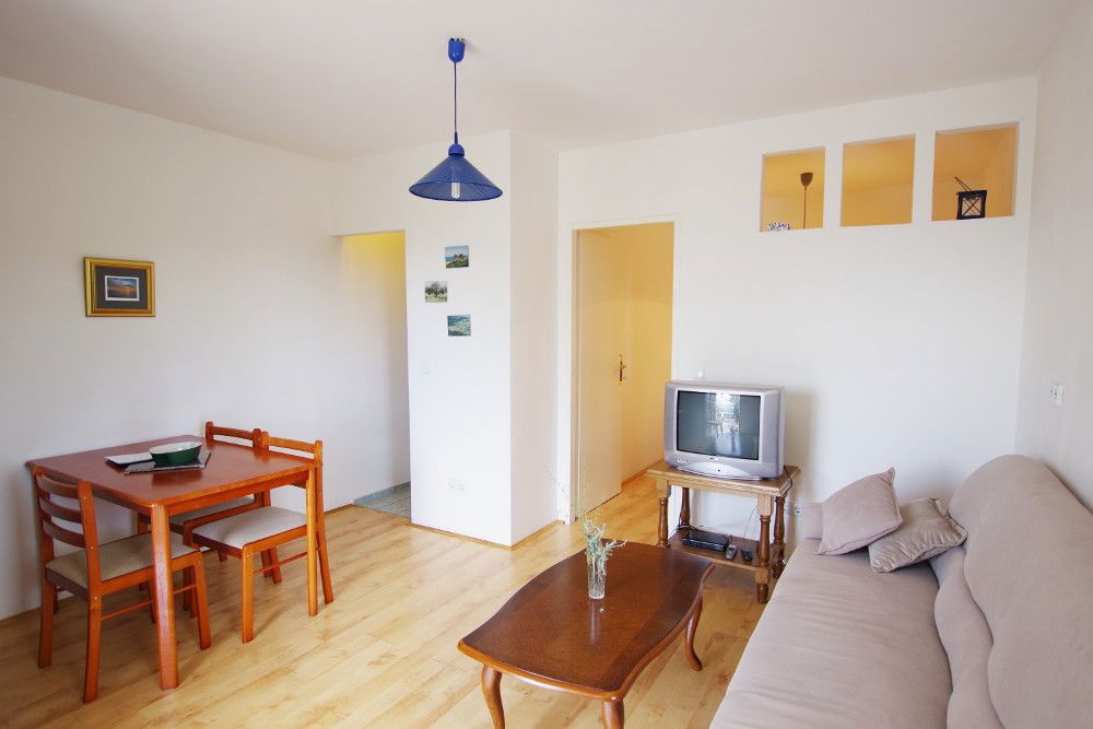 Apartmajska hiša z bazenom, blizu Labina
