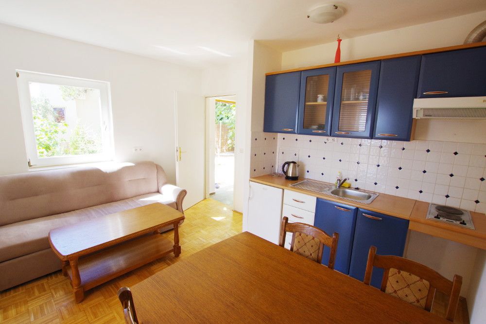 Apartmajska hiša z bazenom, blizu Labina