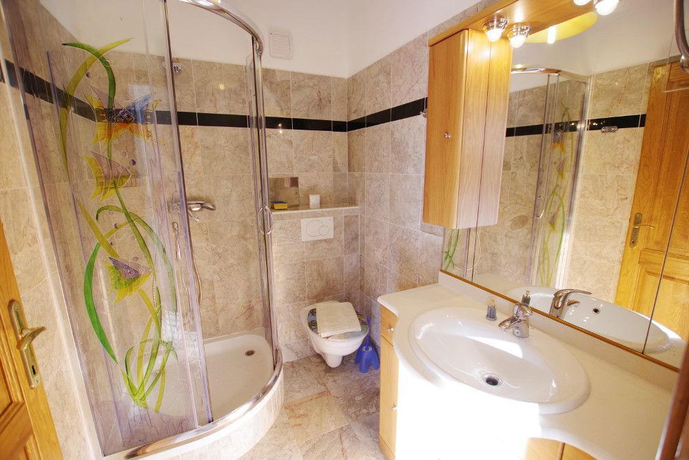 Apartmajska hiša z bazenom, blizu Labina