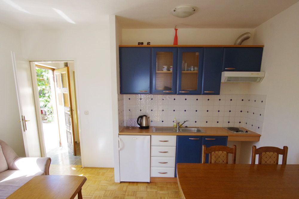 Apartmajska hiša z bazenom, blizu Labina