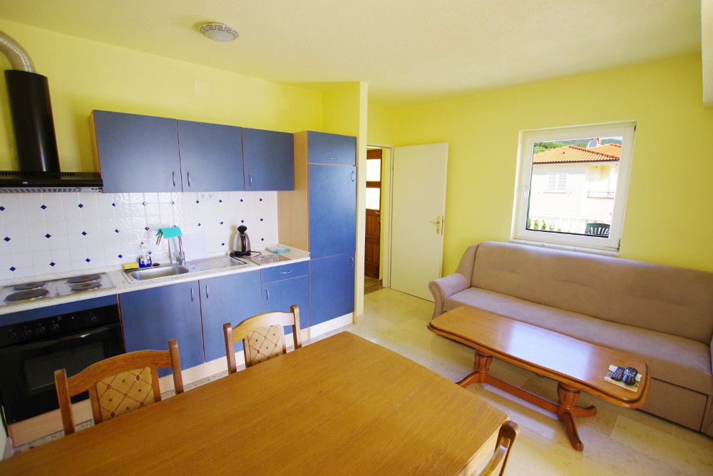 Apartmajska hiša z bazenom, blizu Labina