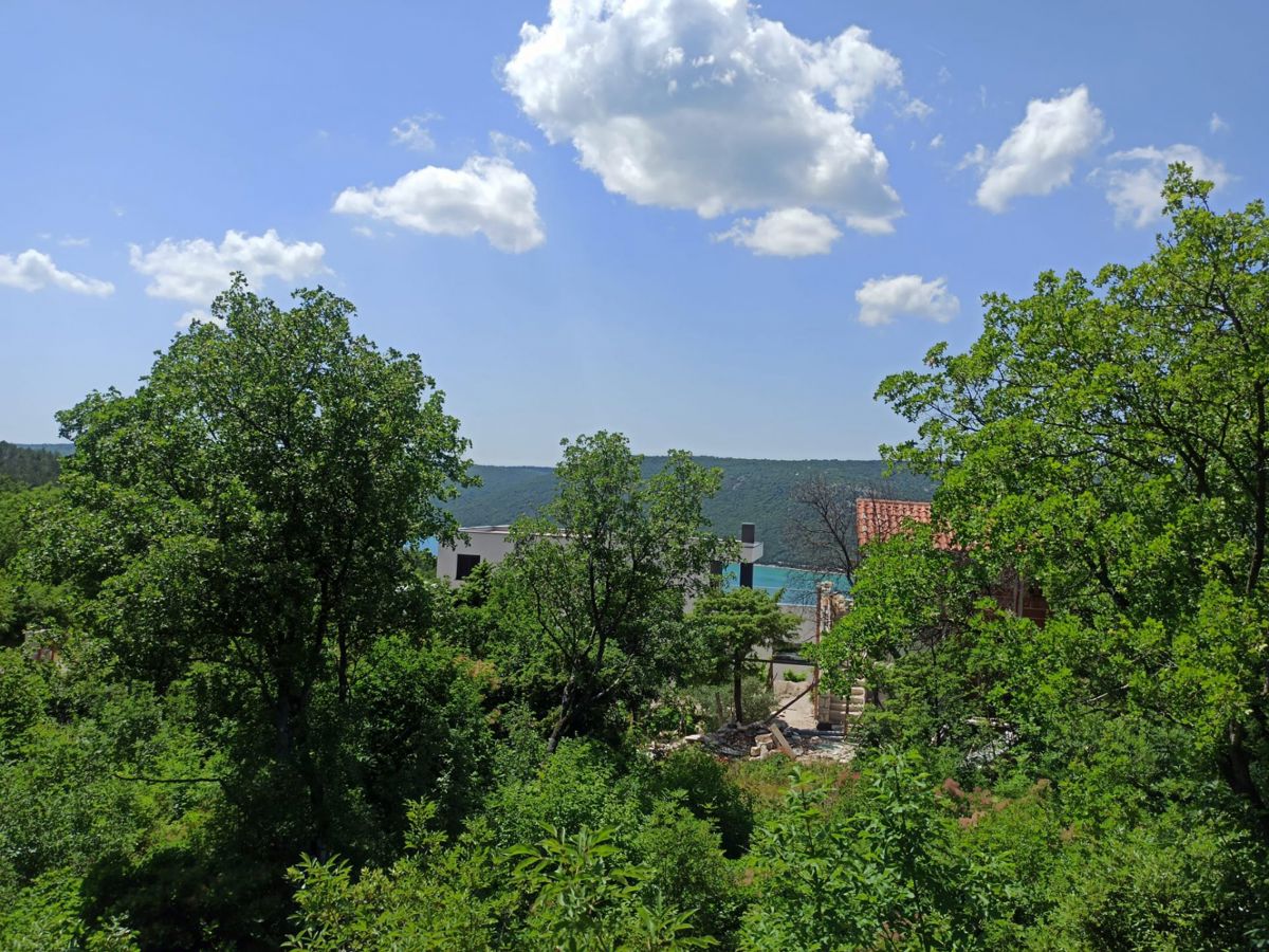 Gradbeno zemljišče 924 m2 s pogledom na morje, okolica Labina