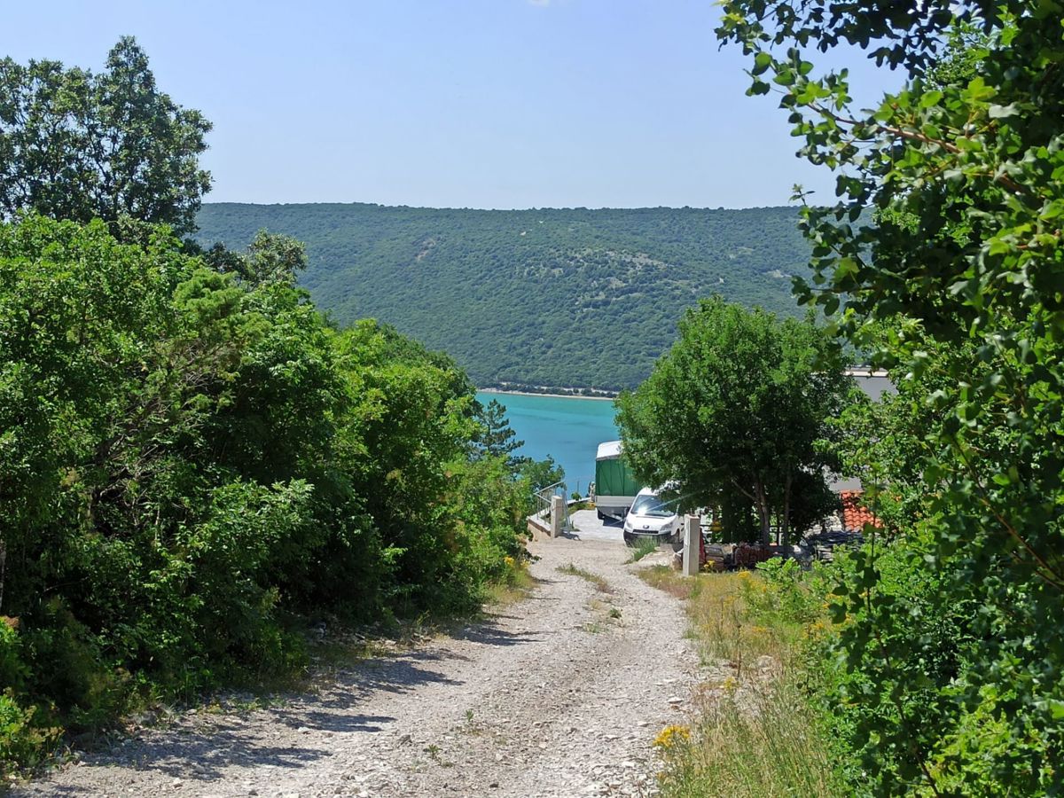 Gradbeno zemljišče 924 m2 s pogledom na morje, okolica Labina